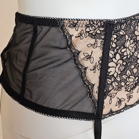 NWT Victoria's Secret Black/Nude Floral Embroidery Wide Garter Belt Size XS/S - Picture 3 of 7